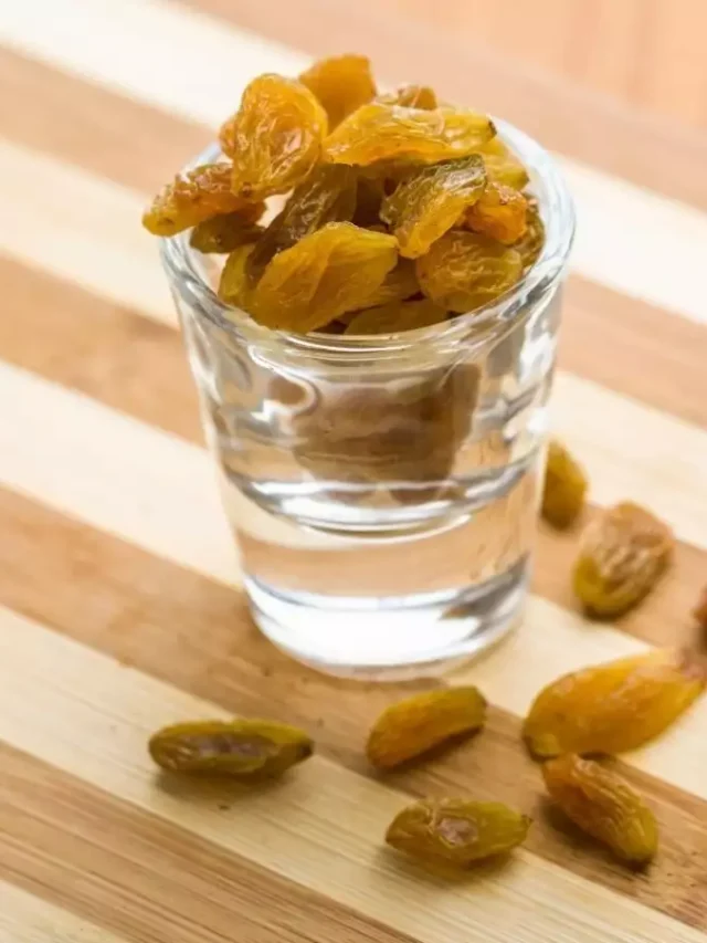 here-is-why-you-should-drink-raisins-or-kishmish-water-everyday-81322606 dffgb